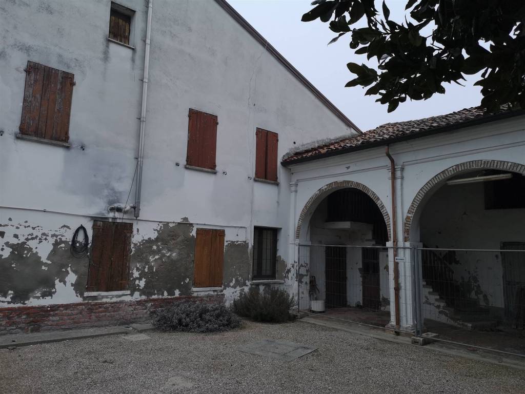 casa indipendente in vendita a San Benedetto Po in zona Portiolo