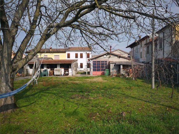 casa indipendente in vendita a San Benedetto Po in zona Gorgo
