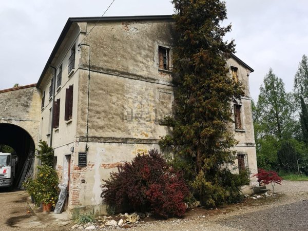 casa indipendente in vendita a San Benedetto Po