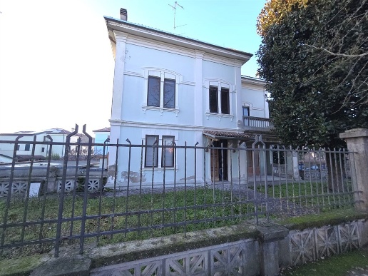 casa indipendente in vendita a San Benedetto Po