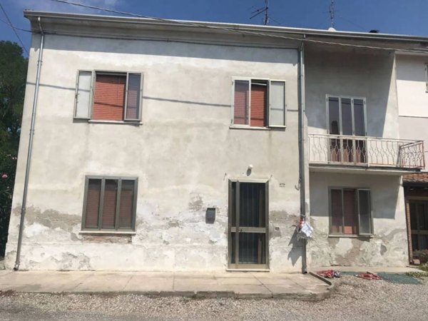 casa indipendente in vendita a San Benedetto Po