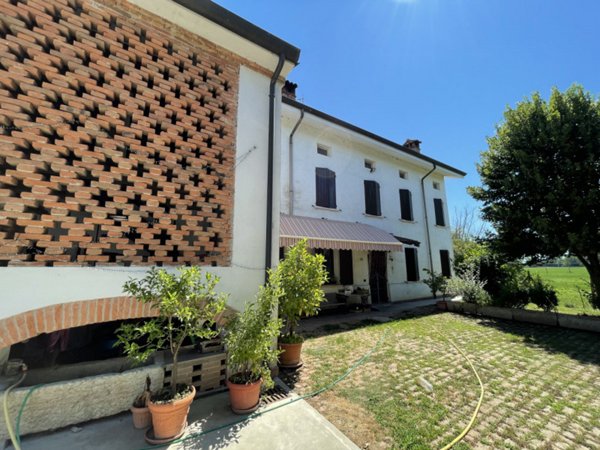casa indipendente in vendita a San Benedetto Po in zona Portiolo