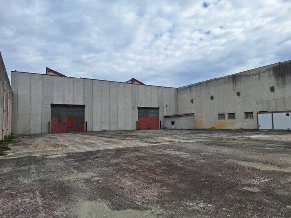 locale commerciale in vendita a San Benedetto Po