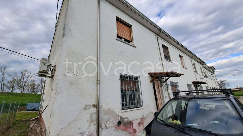 casa indipendente in vendita a San Benedetto Po in zona Portiolo