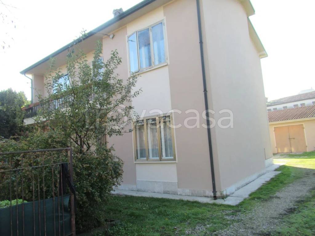 casa indipendente in vendita a San Benedetto Po