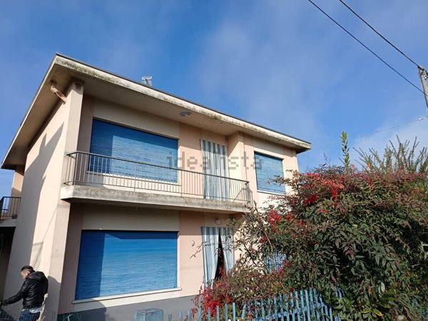 casa indipendente in vendita a San Benedetto Po