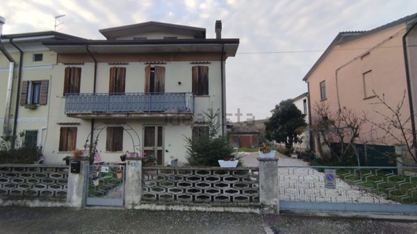 casa indipendente in vendita a San Benedetto Po in zona Brede