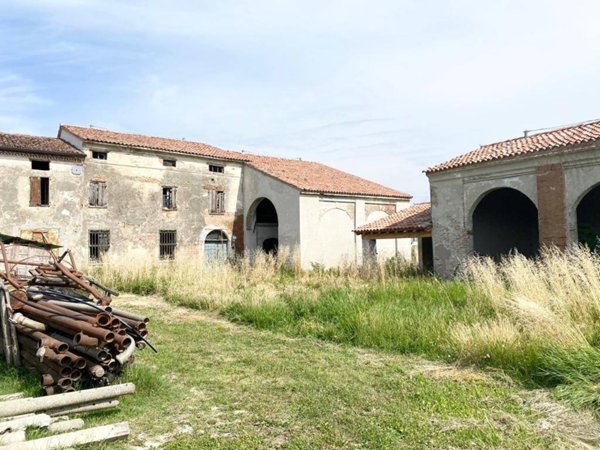 casa indipendente in vendita a San Benedetto Po