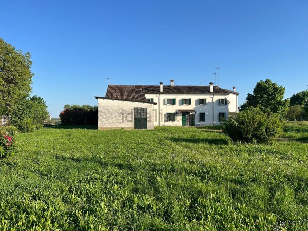 casa indipendente in vendita a San Benedetto Po