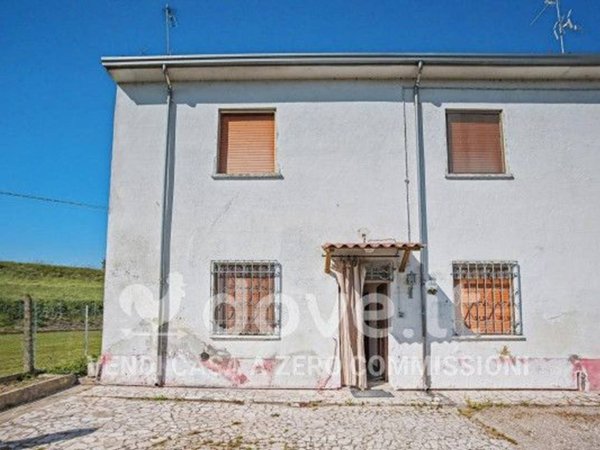 casa indipendente in vendita a San Benedetto Po