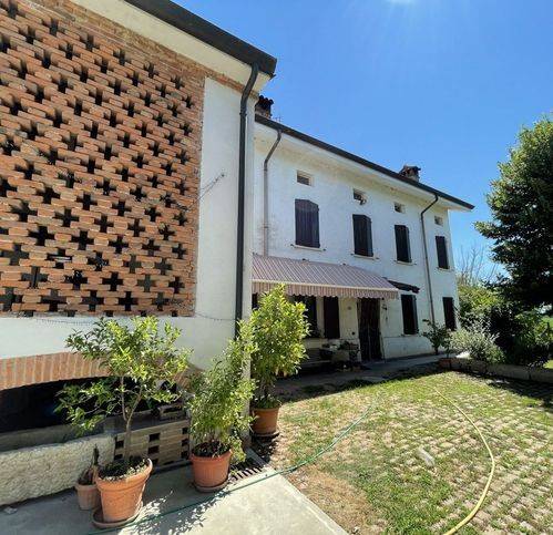 casa indipendente in vendita a San Benedetto Po in zona Portiolo