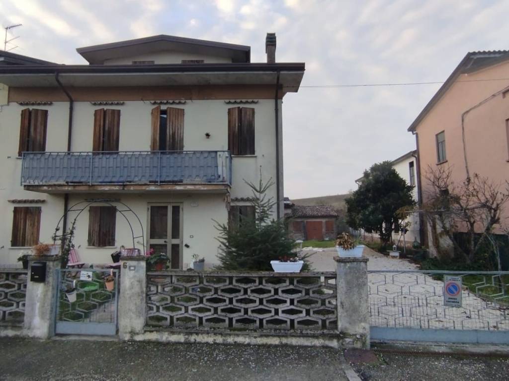 casa indipendente in vendita a San Benedetto Po in zona Brede