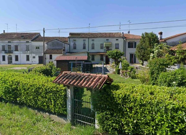casa indipendente in vendita a San Benedetto Po in zona Portiolo