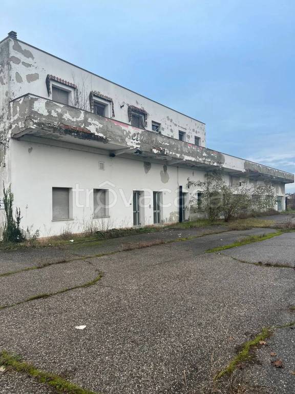 locale commerciale in vendita a San Benedetto Po