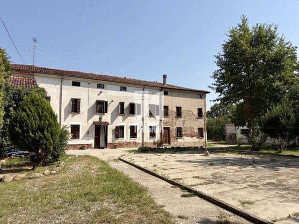 casa indipendente in vendita a San Benedetto Po