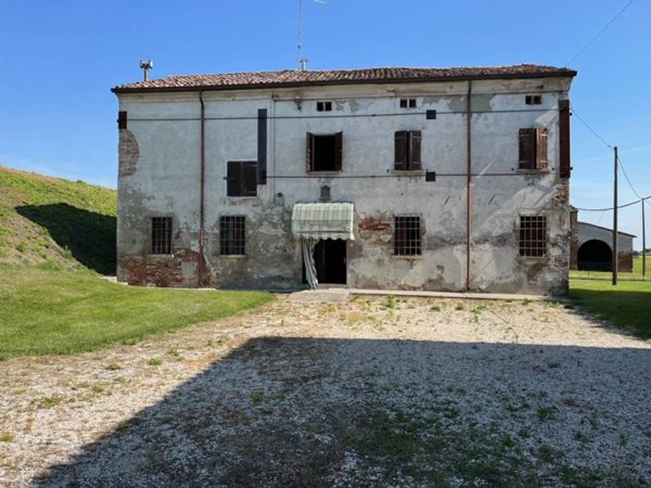 casa indipendente in vendita a San Benedetto Po