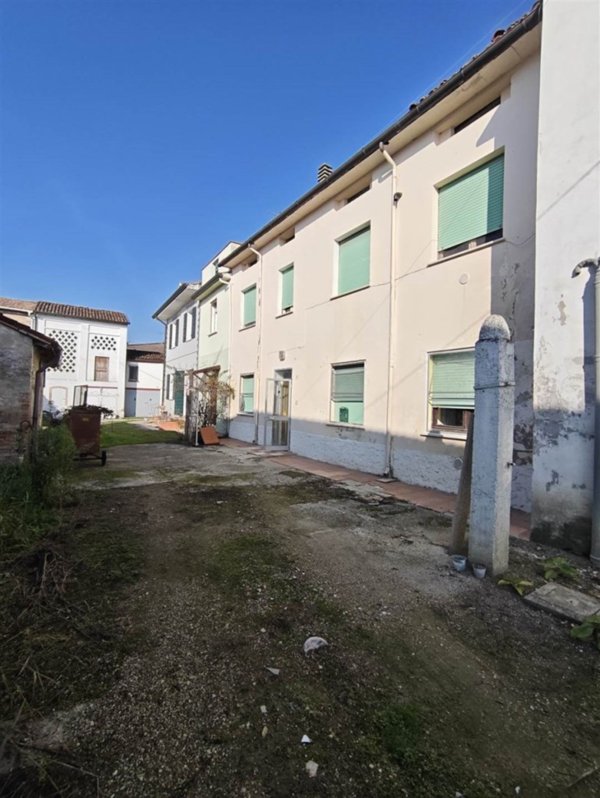 casa indipendente in vendita a San Benedetto Po in zona Portiolo