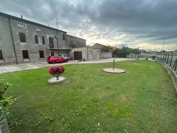 casa indipendente in vendita a San Giacomo delle Segnate