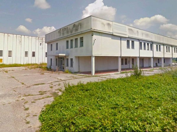 locale commerciale in vendita a San Giacomo delle Segnate