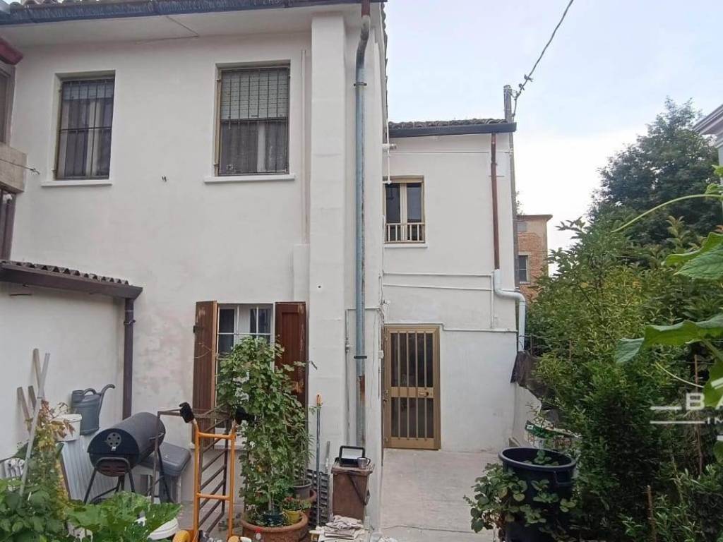 casa indipendente in vendita a San Giacomo delle Segnate