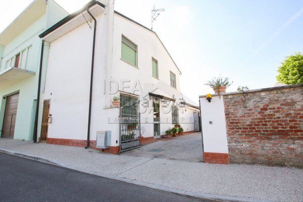 casa indipendente in vendita a San Giacomo delle Segnate