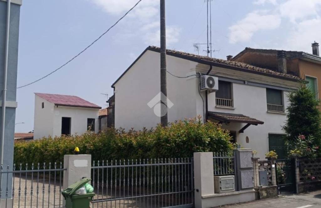 casa indipendente in vendita a San Giacomo delle Segnate