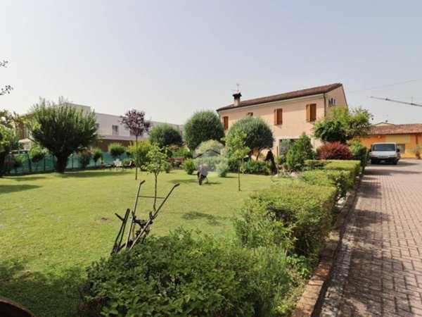 casa indipendente in vendita a San Giorgio Bigarello in zona Mottella