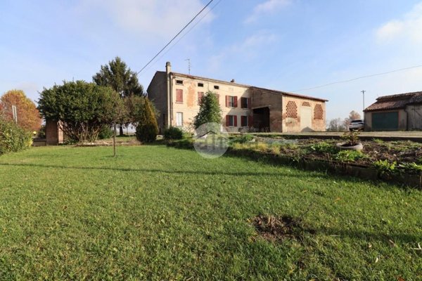 casale in vendita a San Giorgio Bigarello