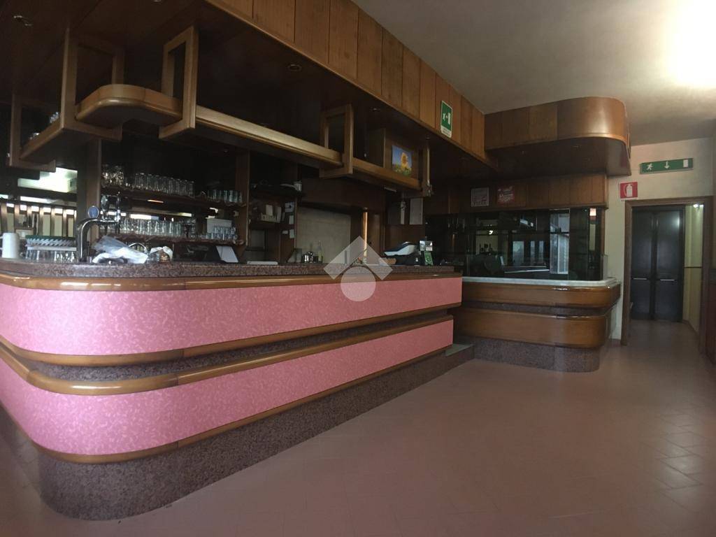 negozio in vendita a San Giorgio Bigarello in zona Bigarello