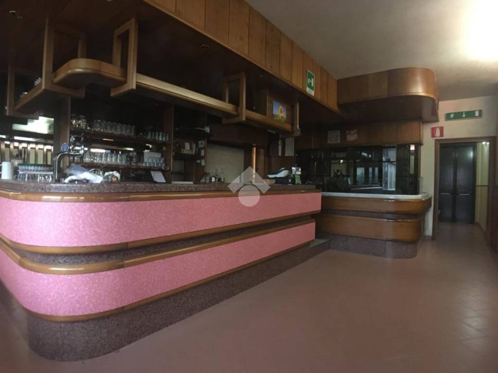 negozio in vendita a San Giorgio Bigarello in zona Bigarello