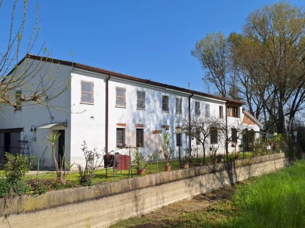 casa indipendente in vendita a San Giorgio Bigarello in zona Stradella