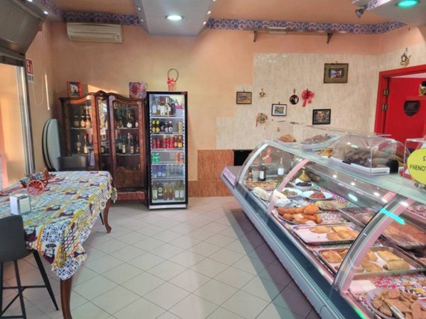 locale commerciale in vendita a San Giorgio Bigarello in zona Mottella