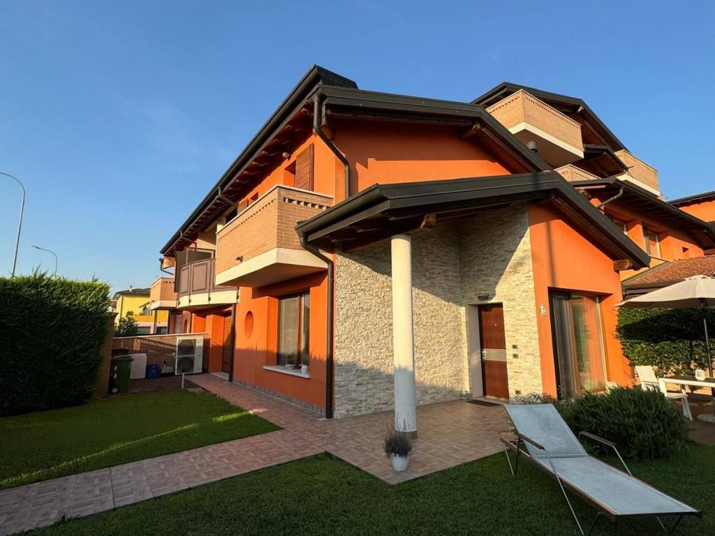 casa indipendente in vendita a San Giorgio Bigarello in zona Mottella