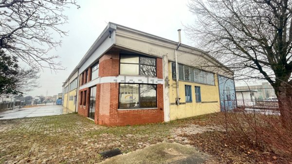 locale di sgombero in vendita a San Giorgio Bigarello