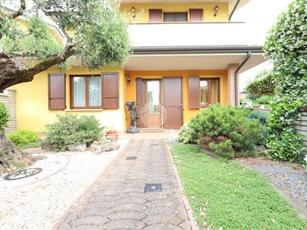 casa indipendente in vendita a San Giorgio Bigarello in zona Mottella