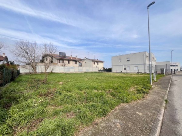 casa indipendente in vendita a San Giorgio Bigarello in zona Stradella