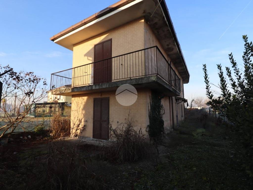 appartamento in vendita a San Giorgio Bigarello in zona Bazza