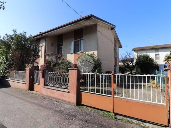 casa indipendente in vendita a San Giorgio Bigarello in zona Stradella