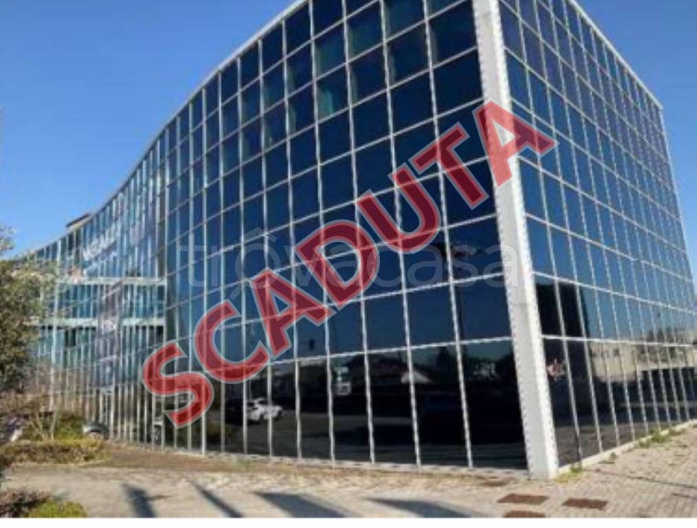 negozio in vendita a San Giorgio Bigarello in zona Bigarello