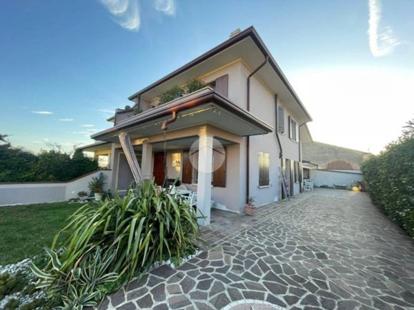 casa indipendente in vendita a San Giorgio Bigarello in zona Ghisiolo