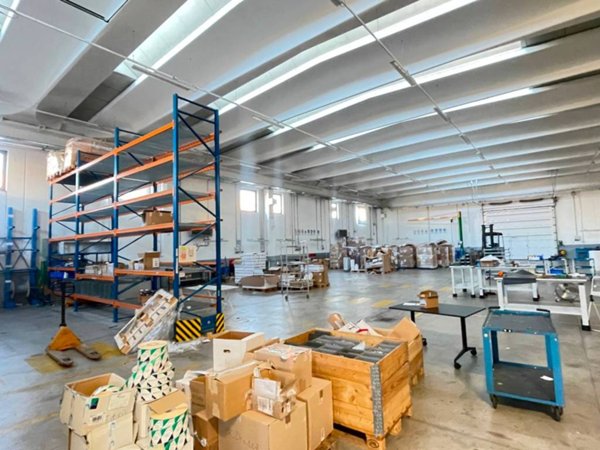 locale commerciale in vendita a San Giorgio Bigarello