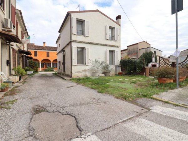 casa indipendente in vendita a San Giorgio Bigarello in zona Mottella
