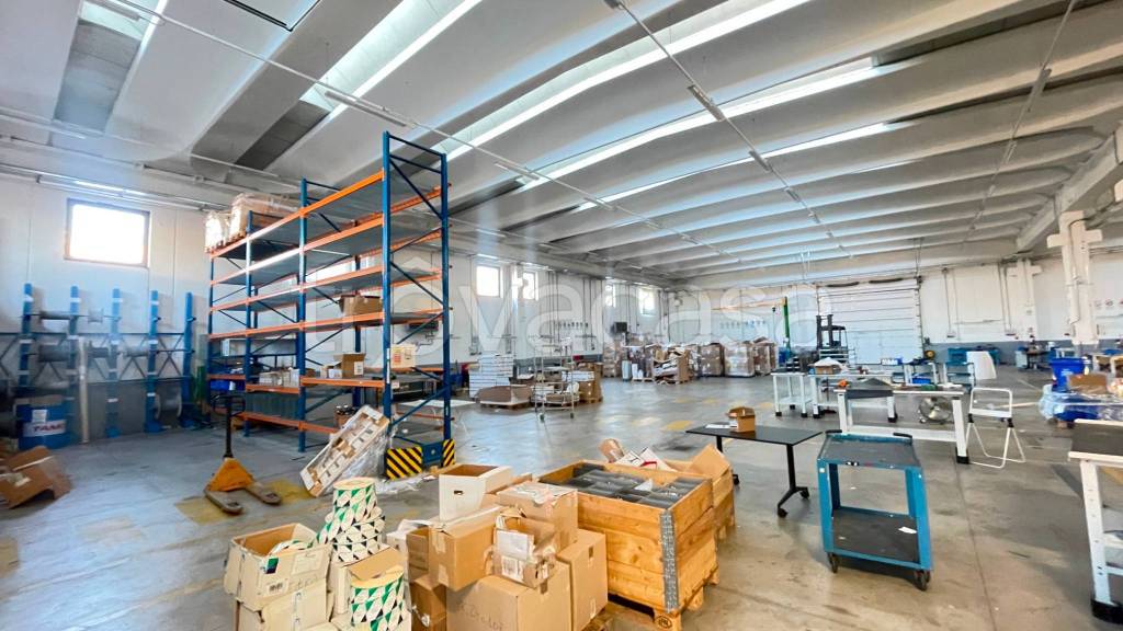 locale commerciale in vendita a San Giorgio Bigarello