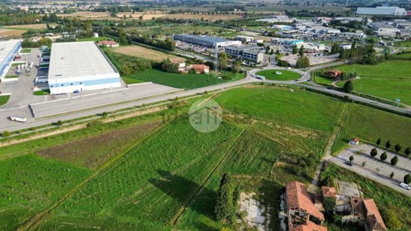 terreno edificabile in vendita a San Giorgio Bigarello