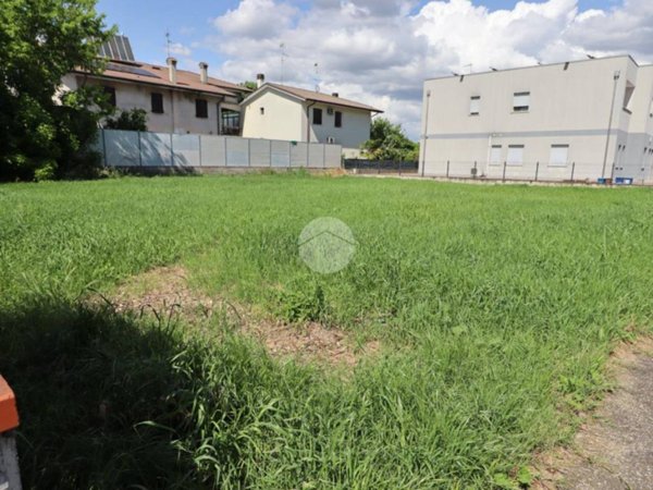 terreno edificabile in vendita a San Giorgio Bigarello in zona Bigarello