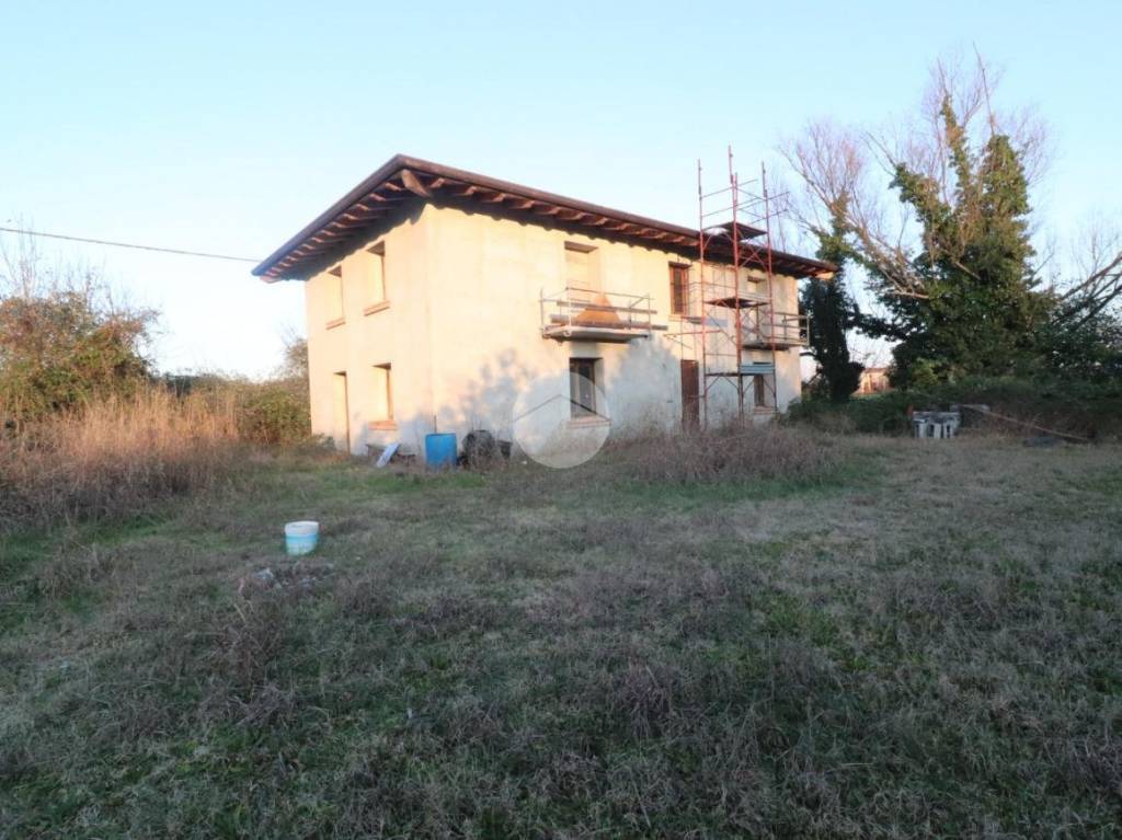 casa indipendente in vendita a San Giorgio Bigarello in zona Bazza