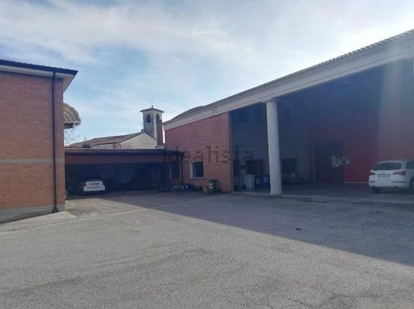 capannone in vendita a San Giorgio Bigarello in zona Villanova Maiardina