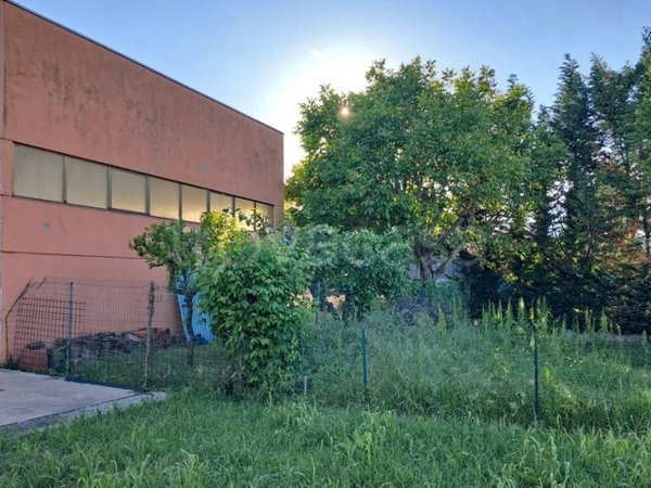 locale commerciale in vendita a San Giorgio Bigarello