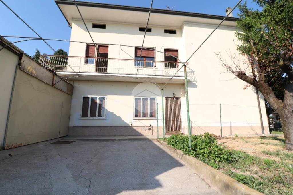 appartamento in vendita a San Giorgio Bigarello in zona Caselle