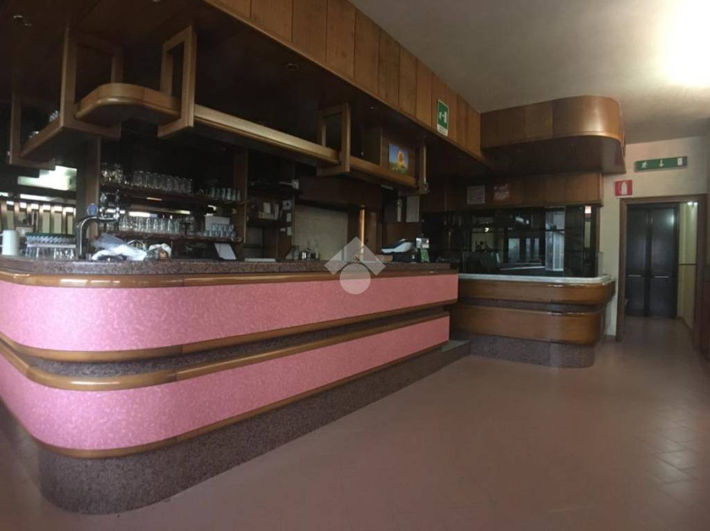 locale commerciale in vendita a San Giorgio Bigarello in zona Bigarello